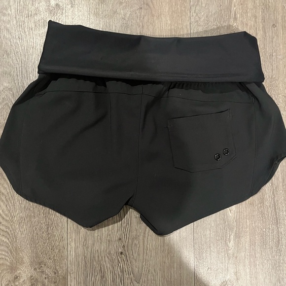 Women’s Under Armour running shorts XS - Picture 3 of 5